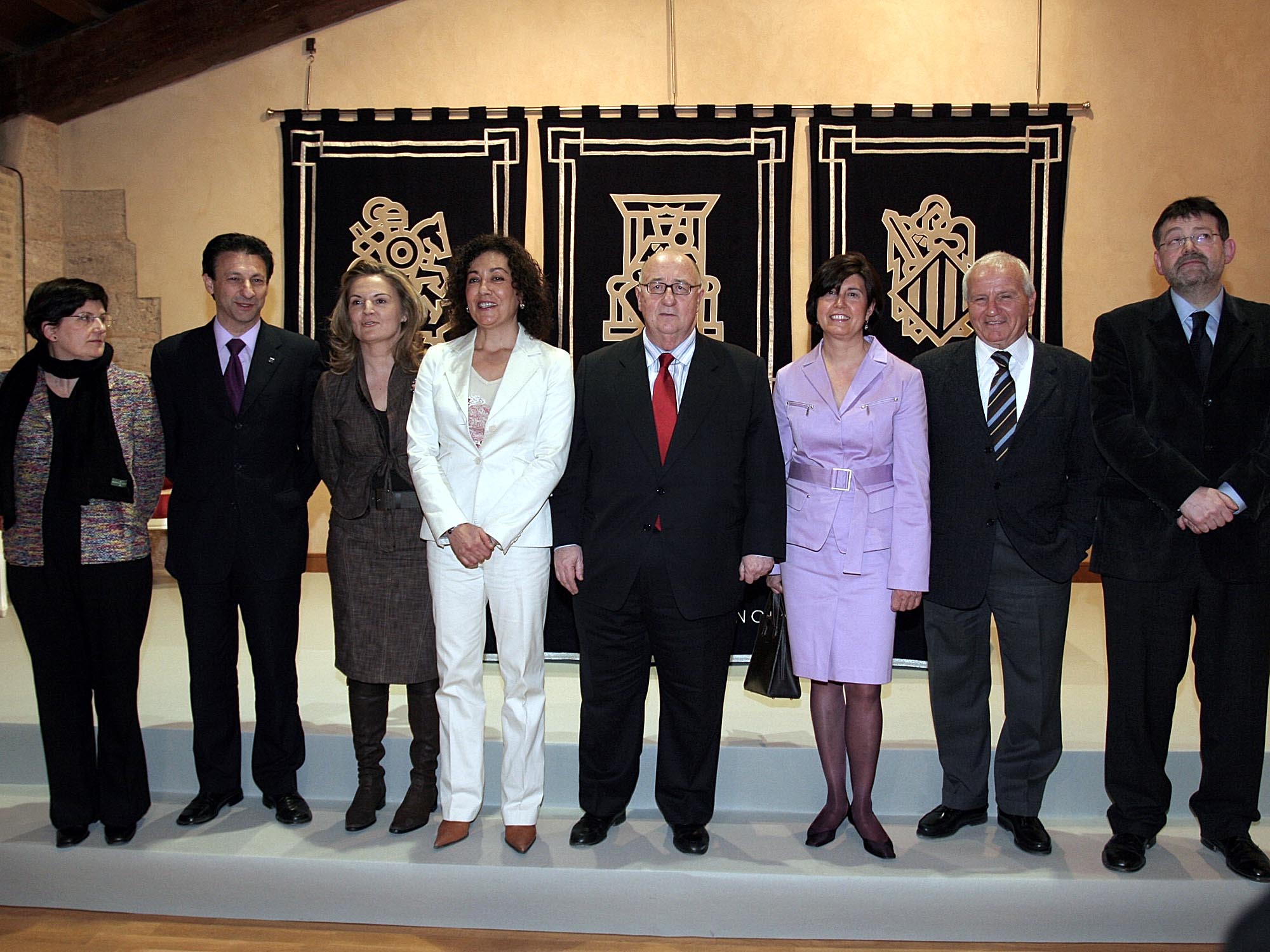 El síndic assistix al lliurament dels guardons del Dia de la Dona en les Corts Valencianes